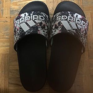 comfy authentic nike slippers worn few times great condition